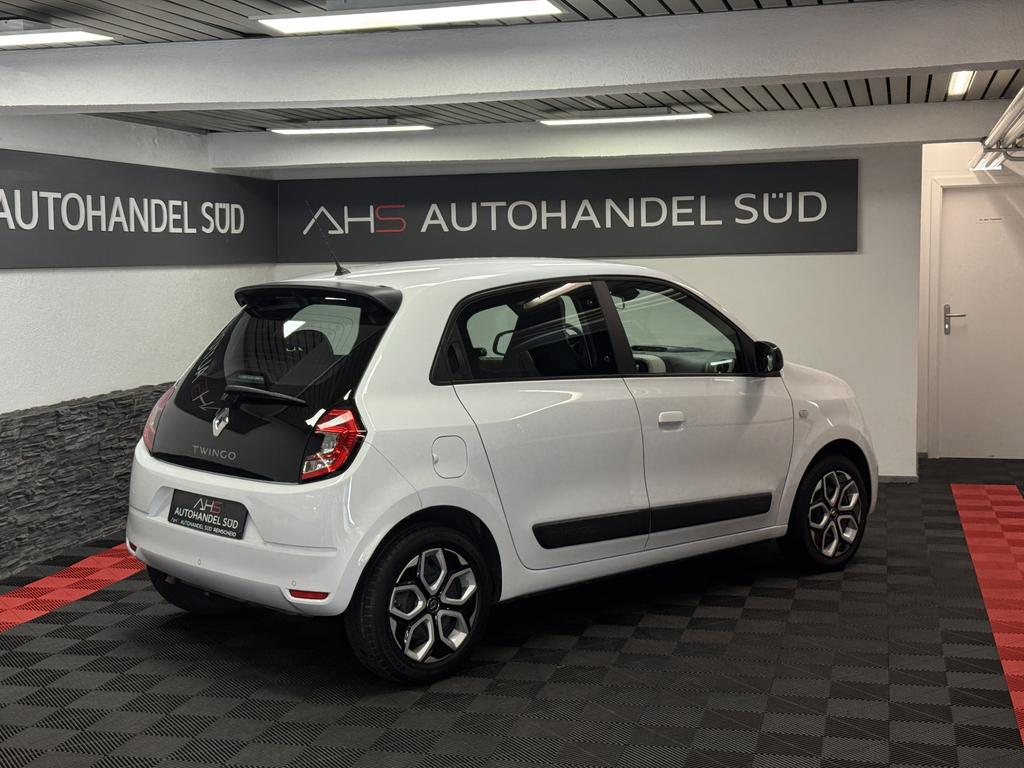 Renault Twingo 2023 г. Белый, пробег 41000 км