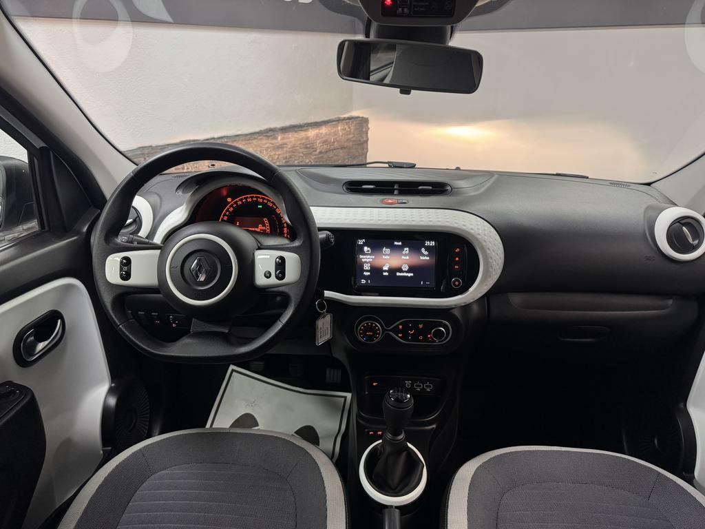 Renault Twingo 2023 г. Белый, пробег 41000 км