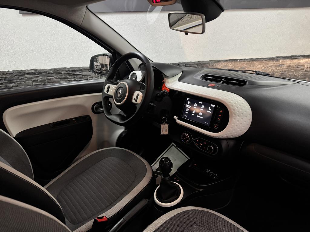 Renault Twingo 2023 г. Белый, пробег 41000 км