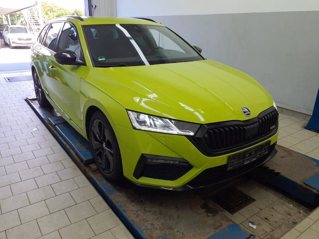 Skoda Octavia 2023 г. Зелёный, пробег 50010 км