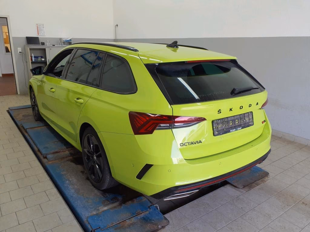 Skoda Octavia 2023 г. Зелёный, пробег 50010 км