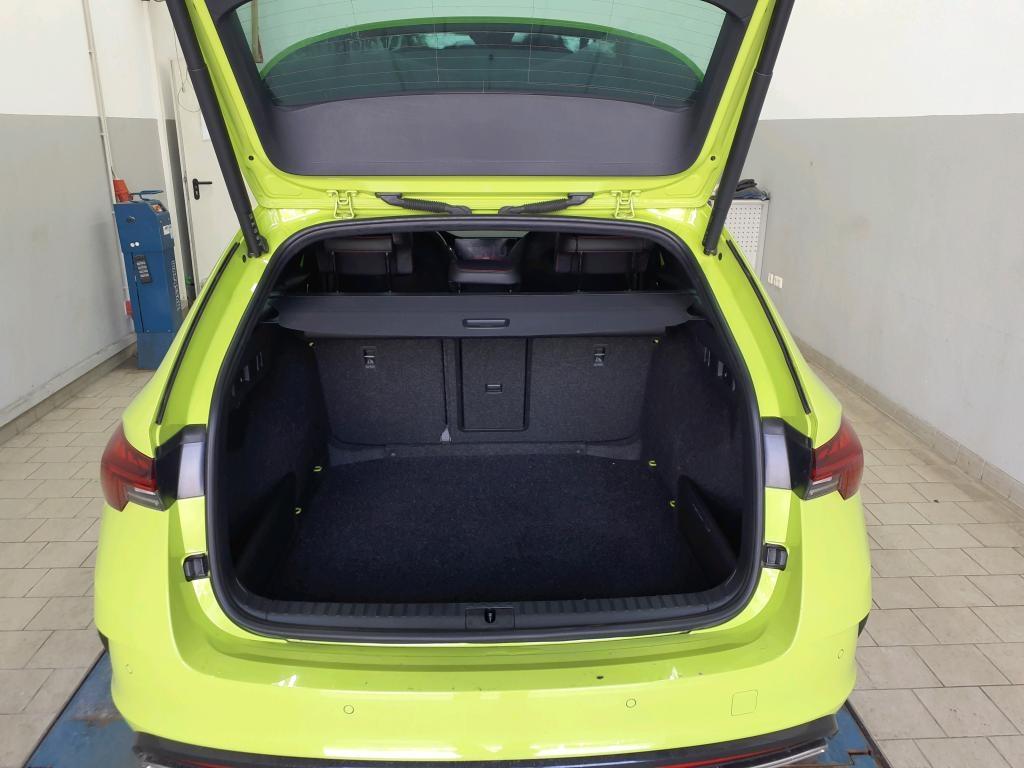 Skoda Octavia 2023 г. Зелёный, пробег 50010 км