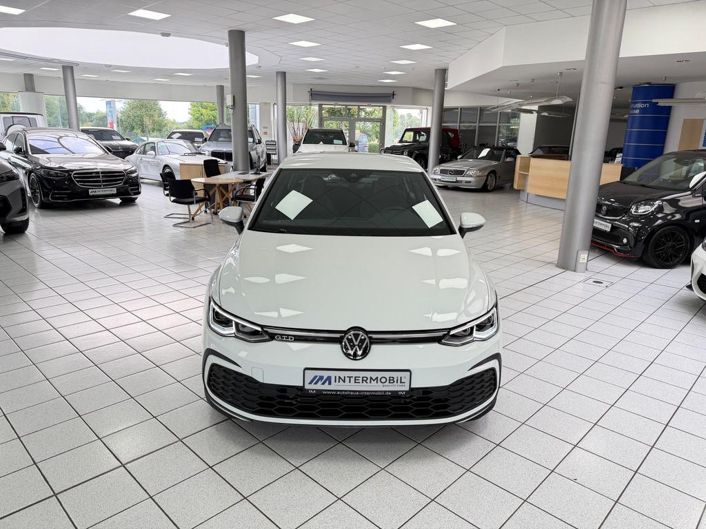 Volkswagen Golf 2024 г. Белый, пробег 25529 км