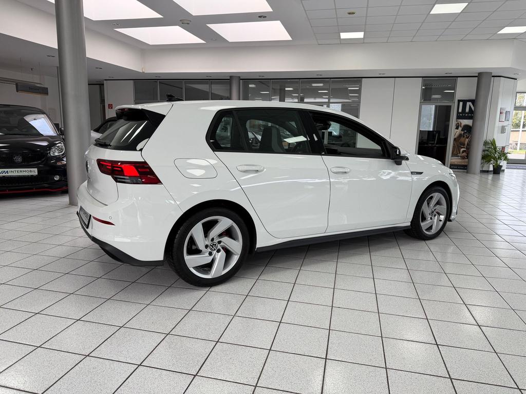 Volkswagen Golf 2024 г. Белый, пробег 25529 км