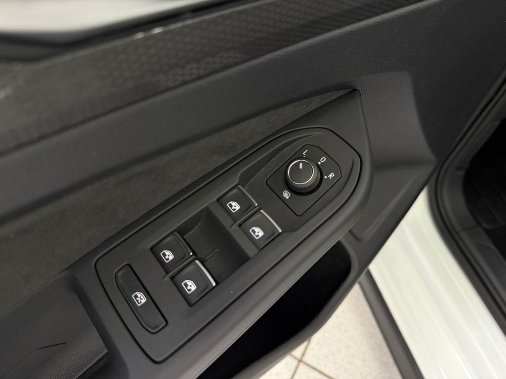 Volkswagen Golf 2024 г. Белый, пробег 25529 км