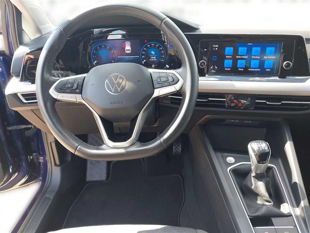 Volkswagen Golf 2024 г. Синий, пробег 46235 км