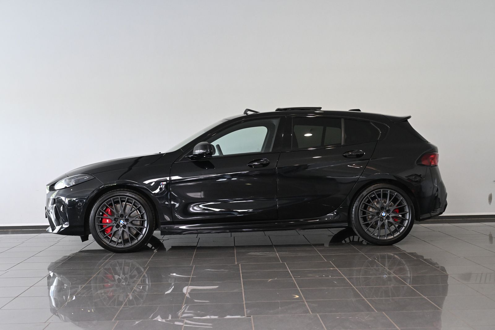 BMW 120 2025 г. Чёрный, пробег 52497 км