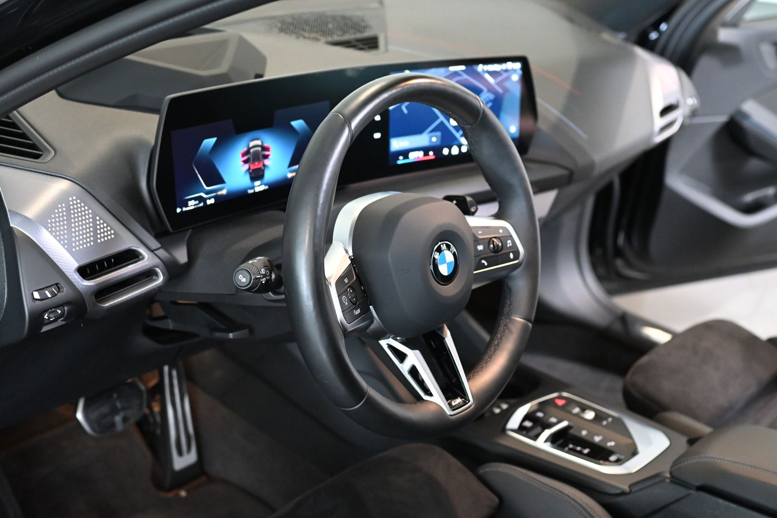 BMW 120 2025 г. Чёрный, пробег 52497 км
