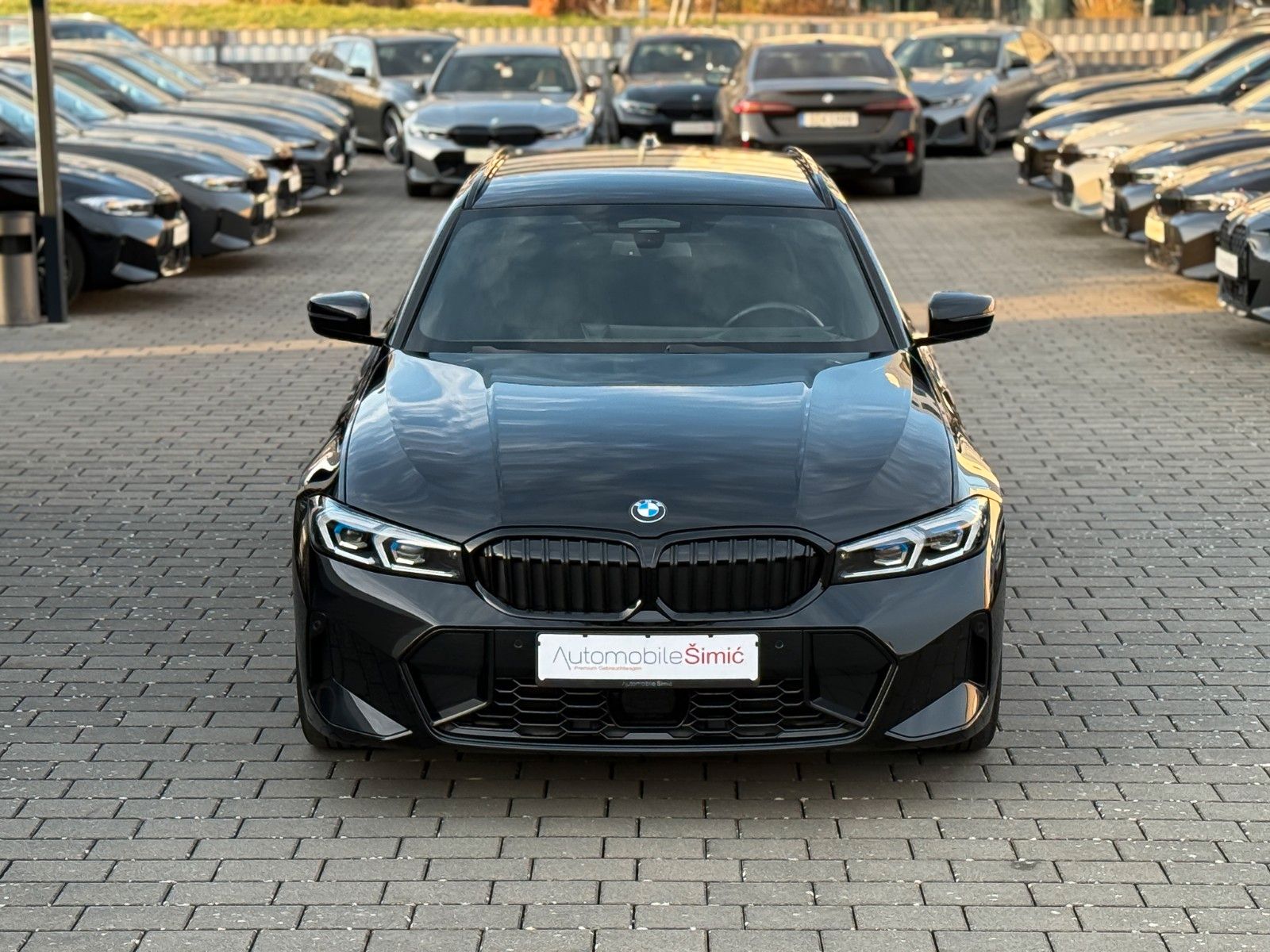BMW 320 2024 г. Чёрный, пробег 29800 км