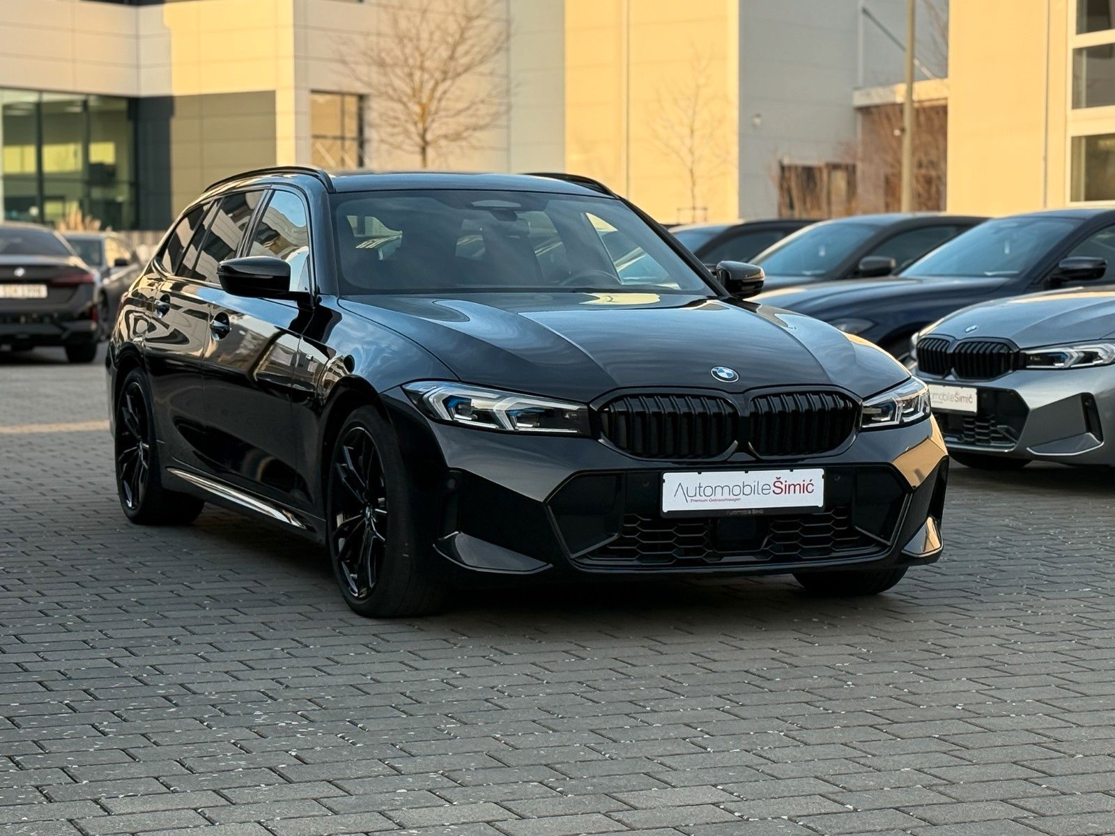 BMW 320 2024 г. Чёрный, пробег 29800 км
