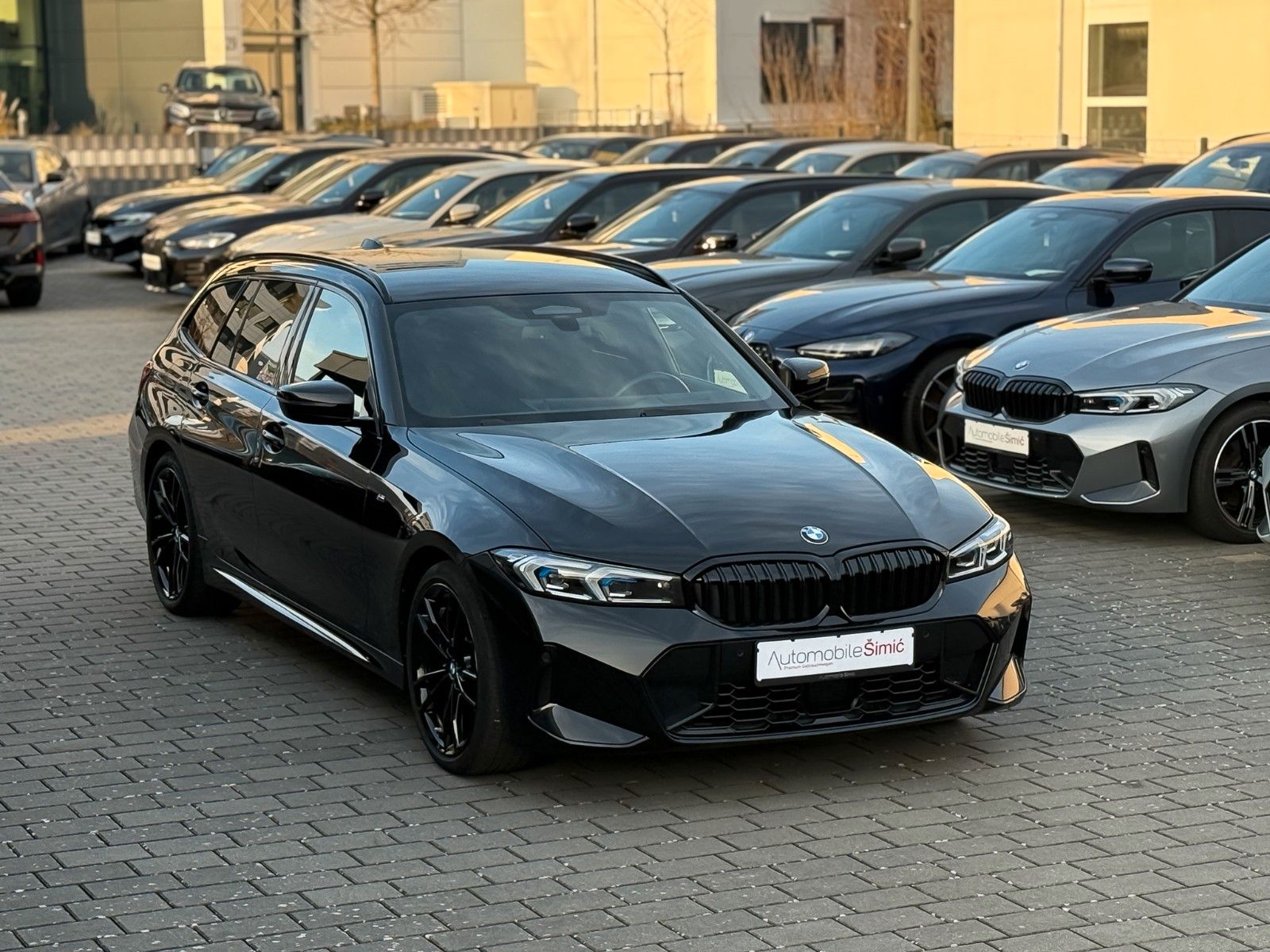 BMW 320 2024 г. Чёрный, пробег 29800 км