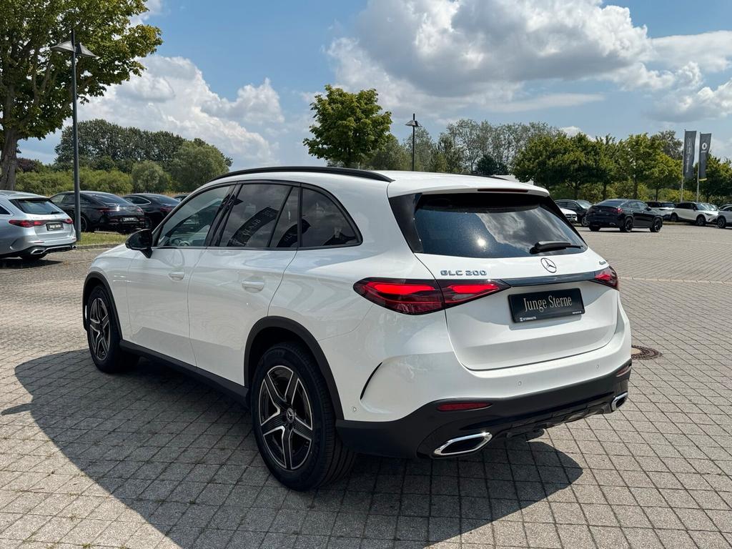 Mercedes-Benz GLC 200 2025 г. Белый, пробег 12782 км