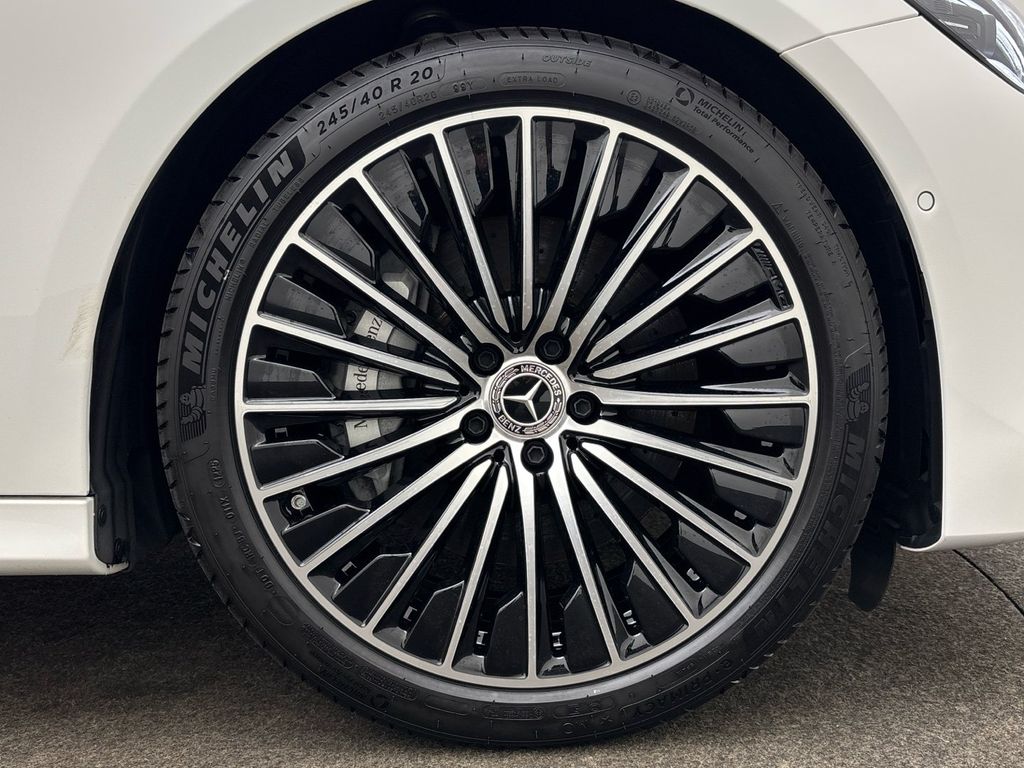 Mercedes-Benz E 220 2025 г. Белый, пробег 24289 км