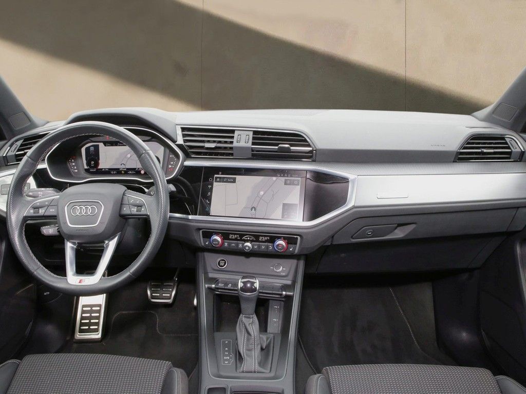 Audi Q3 2022 г. Серый, пробег 46600 км