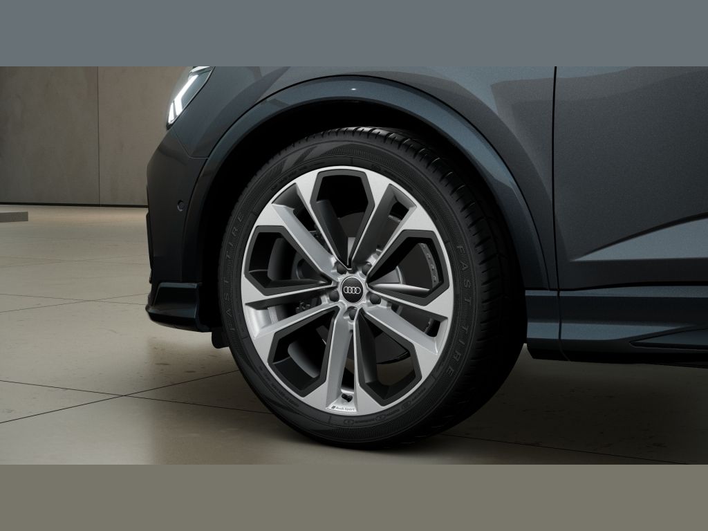 Audi Q3 2026 г. Серый, пробег 14587 км