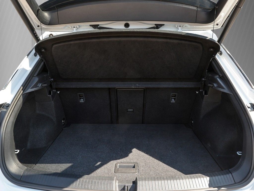Volkswagen T-Roc 2024 г. Белый, пробег 51897 км
