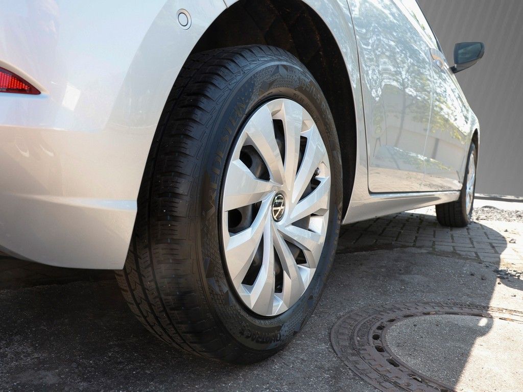 Volkswagen Polo 2023 г. Серебристый, пробег 38494 км