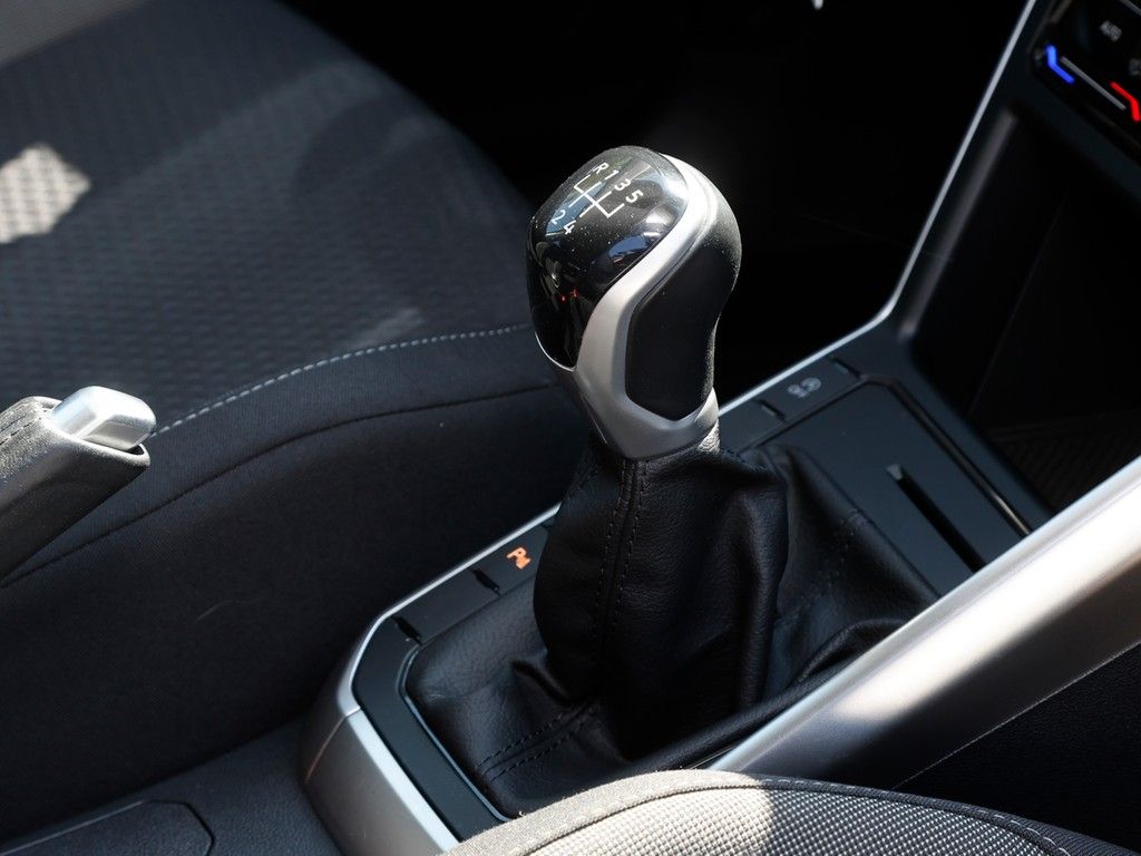 Volkswagen Polo 2023 г. Серебристый, пробег 38494 км