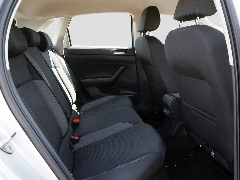 Volkswagen Polo 2023 г. Серебристый, пробег 38494 км