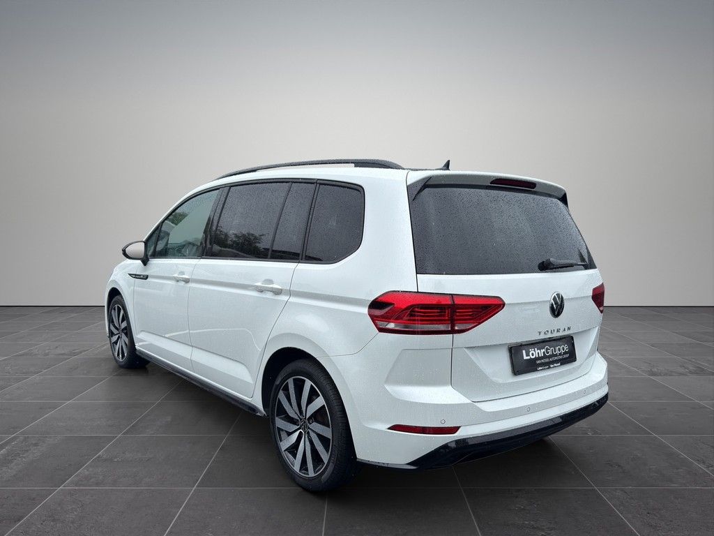 Volkswagen Touran 2023 г. Белый, пробег 55710 км
