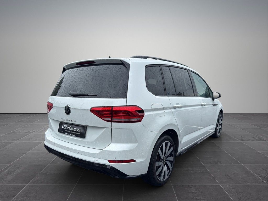 Volkswagen Touran 2023 г. Белый, пробег 55710 км