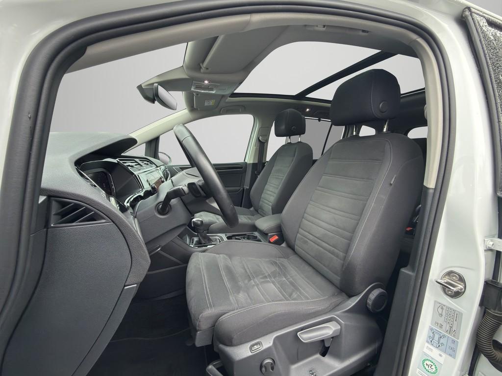 Volkswagen Touran 2023 г. Белый, пробег 55710 км