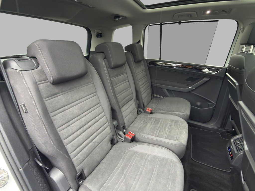 Volkswagen Touran 2023 г. Белый, пробег 55710 км