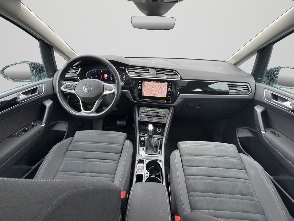 Volkswagen Touran 2023 г. Белый, пробег 55710 км