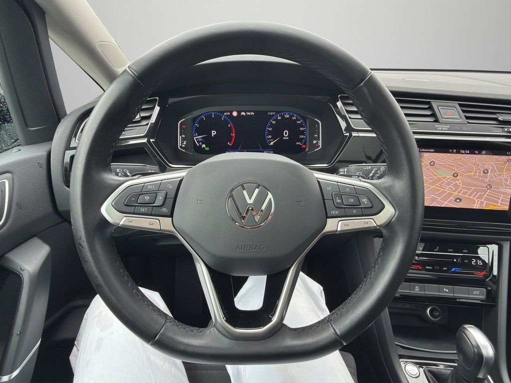Volkswagen Touran 2023 г. Белый, пробег 55710 км
