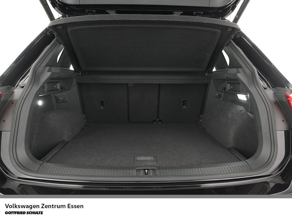 Volkswagen Tiguan 2023 г. Чёрный, пробег 47561 км