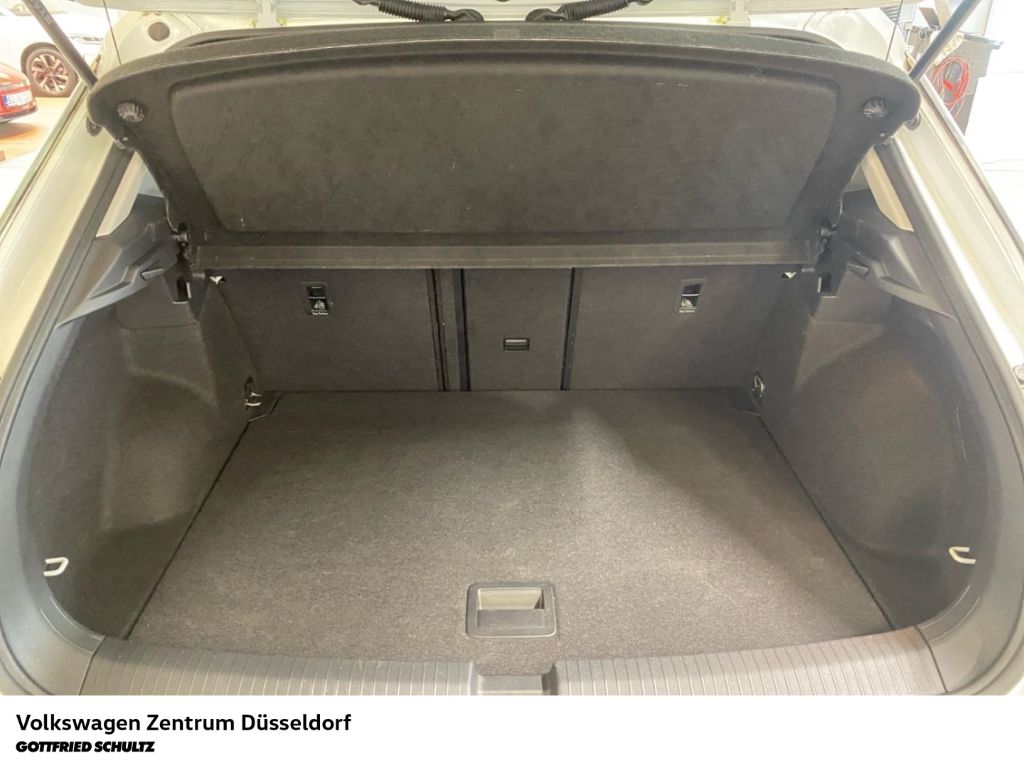 Volkswagen T-Roc 2023 г. Белый, пробег 36223 км