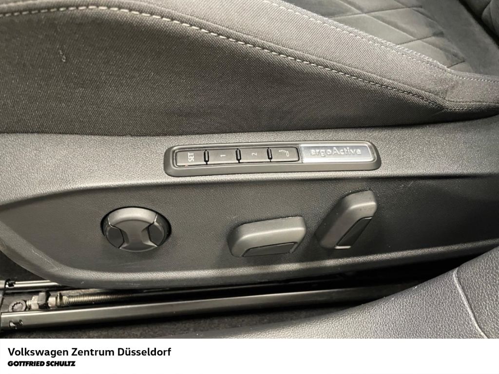 Volkswagen Golf 2024 г. Серый, пробег 52465 км