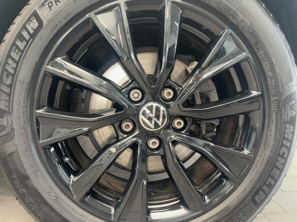 Volkswagen T7 MULTIVAN 2024 г. Белый, пробег 32813 км