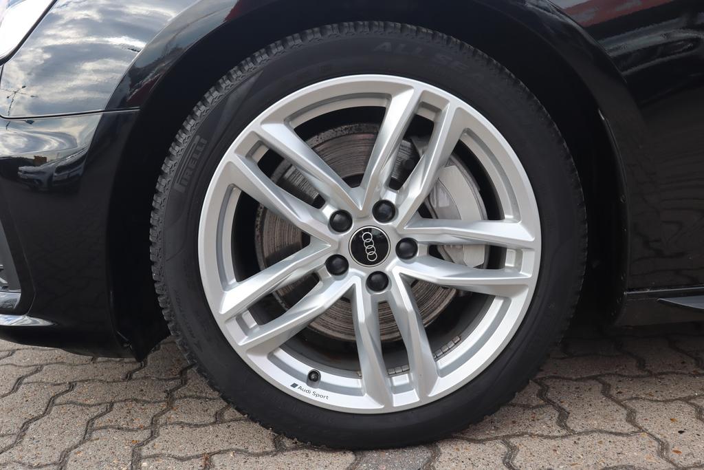 Audi A4 2023 г. Чёрный, пробег 38944 км