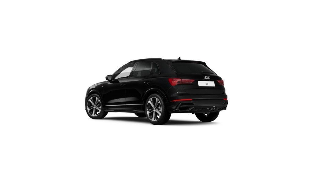 Audi Q3 2022 г. Чёрный, пробег 40400 км