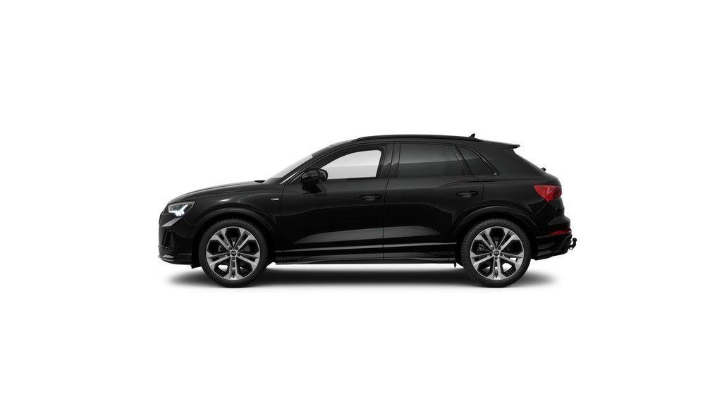 Audi Q3 2022 г. Чёрный, пробег 40400 км