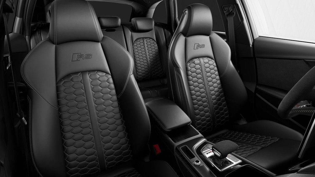 Audi RS4 2024 г. Чёрный, пробег 39450 км