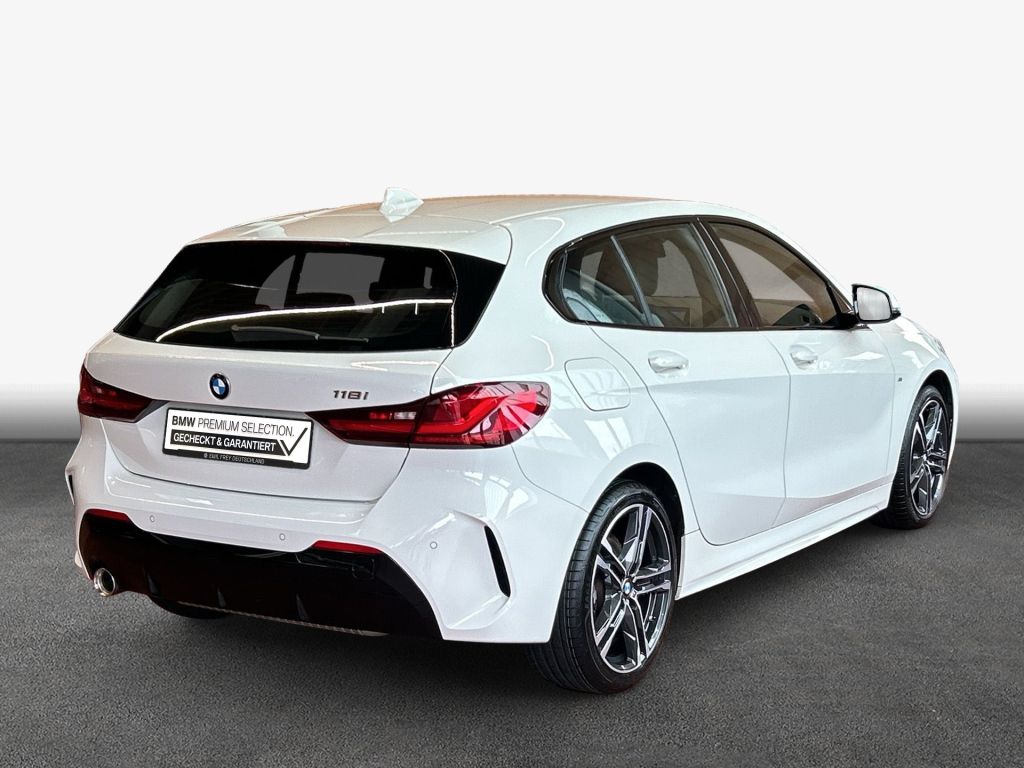 BMW 118 2023 г. Белый, пробег 34516 км