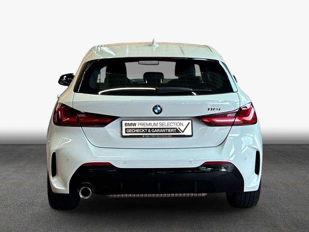 BMW 118 2023 г. Белый, пробег 34516 км