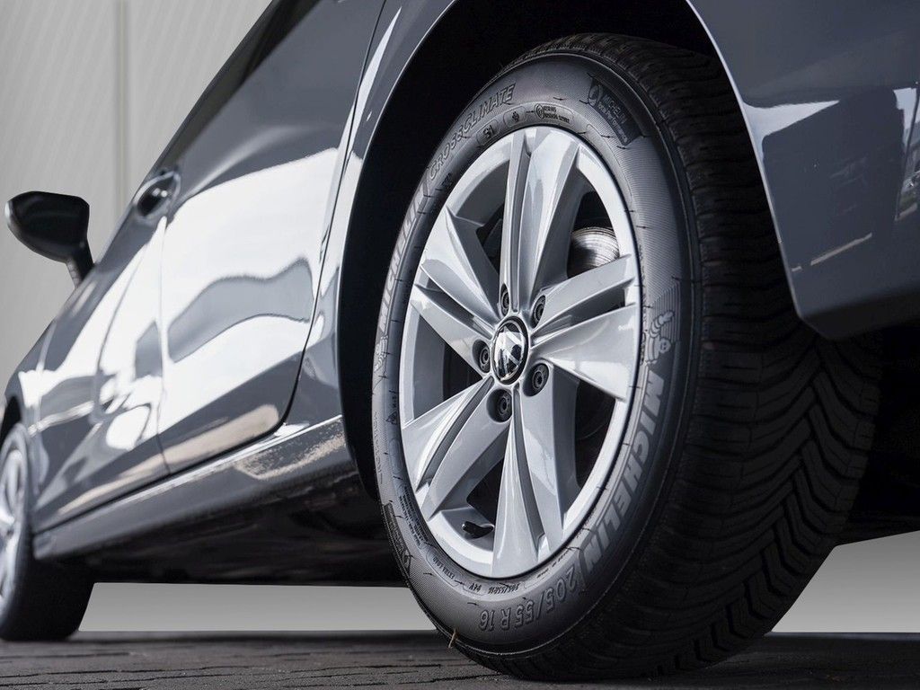 Volkswagen Golf 2025 г. Серый, пробег 29517 км