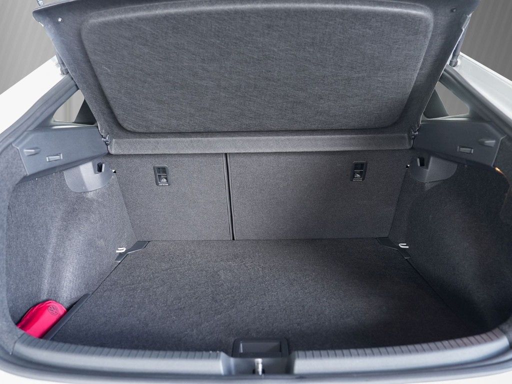 Volkswagen Taigo 2023 г. Белый, пробег 54994 км