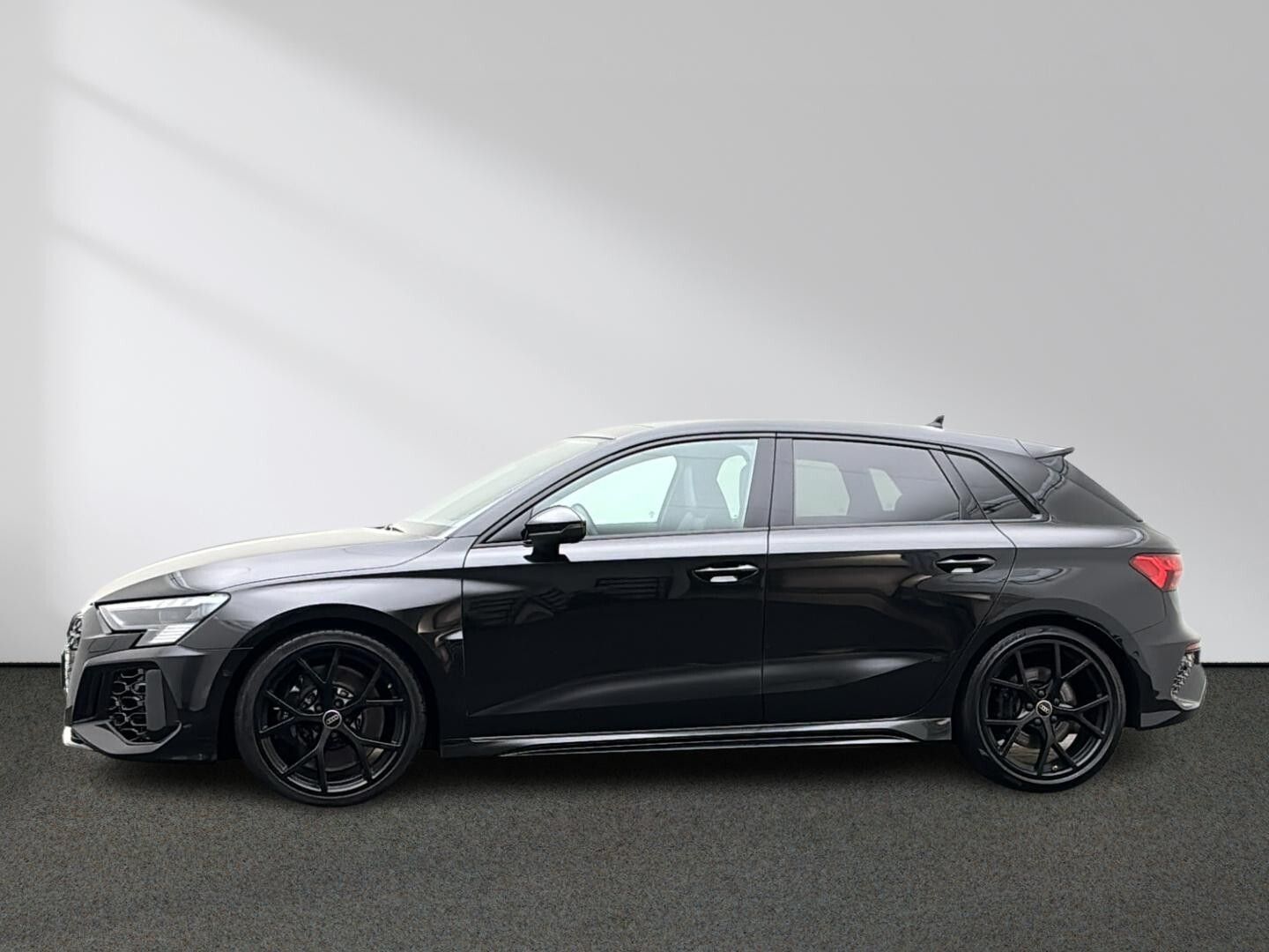 Audi RS3 2024 г. Чёрный, пробег 56490 км