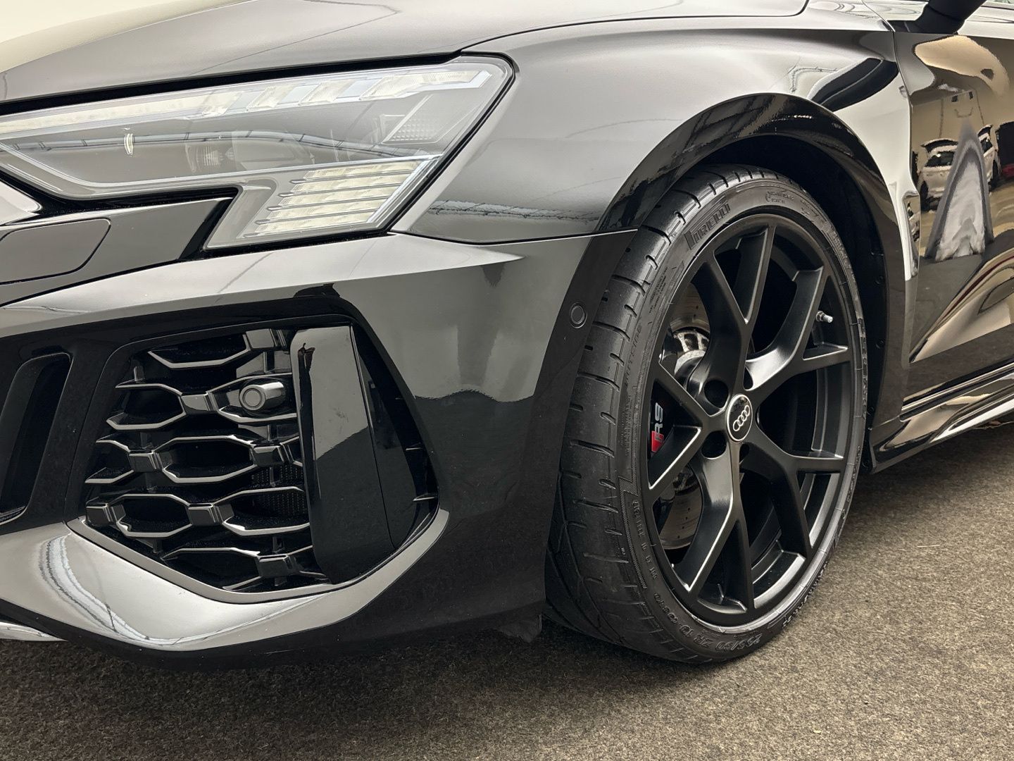 Audi RS3 2024 г. Чёрный, пробег 56490 км