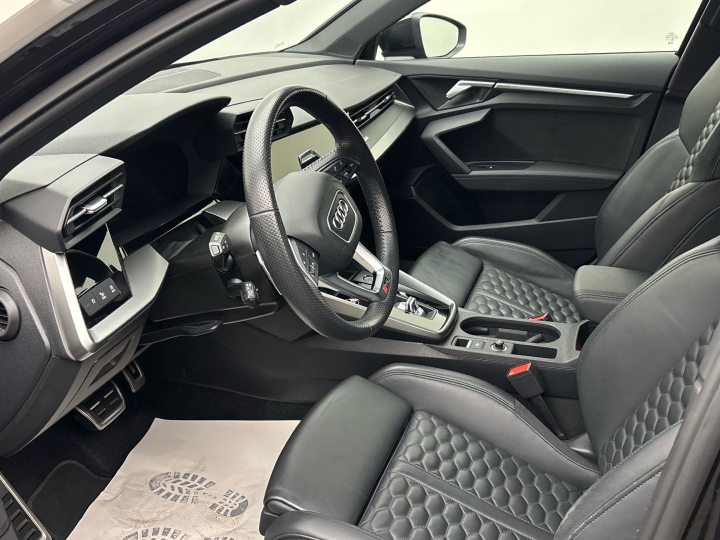 Audi RS3 2024 г. Чёрный, пробег 56490 км