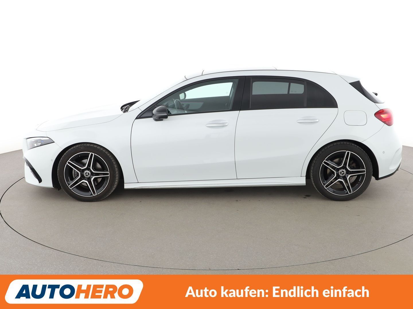 Mercedes-Benz A 200 2023 г. Белый, пробег 33122 км
