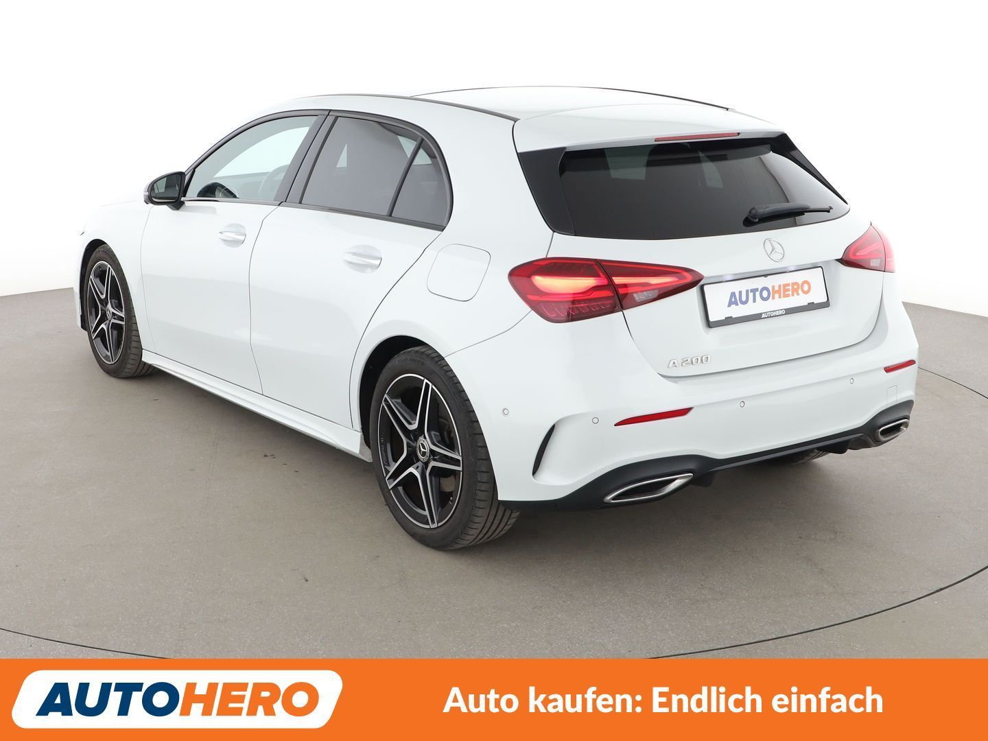Mercedes-Benz A 200 2023 г. Белый, пробег 33122 км