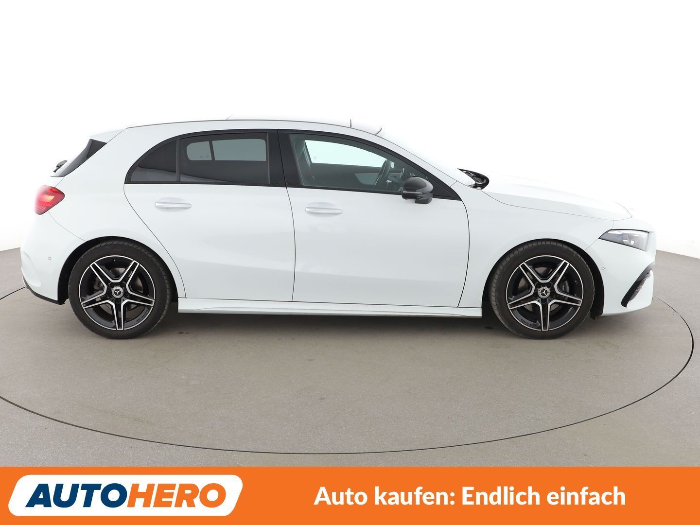 Mercedes-Benz A 200 2023 г. Белый, пробег 33122 км