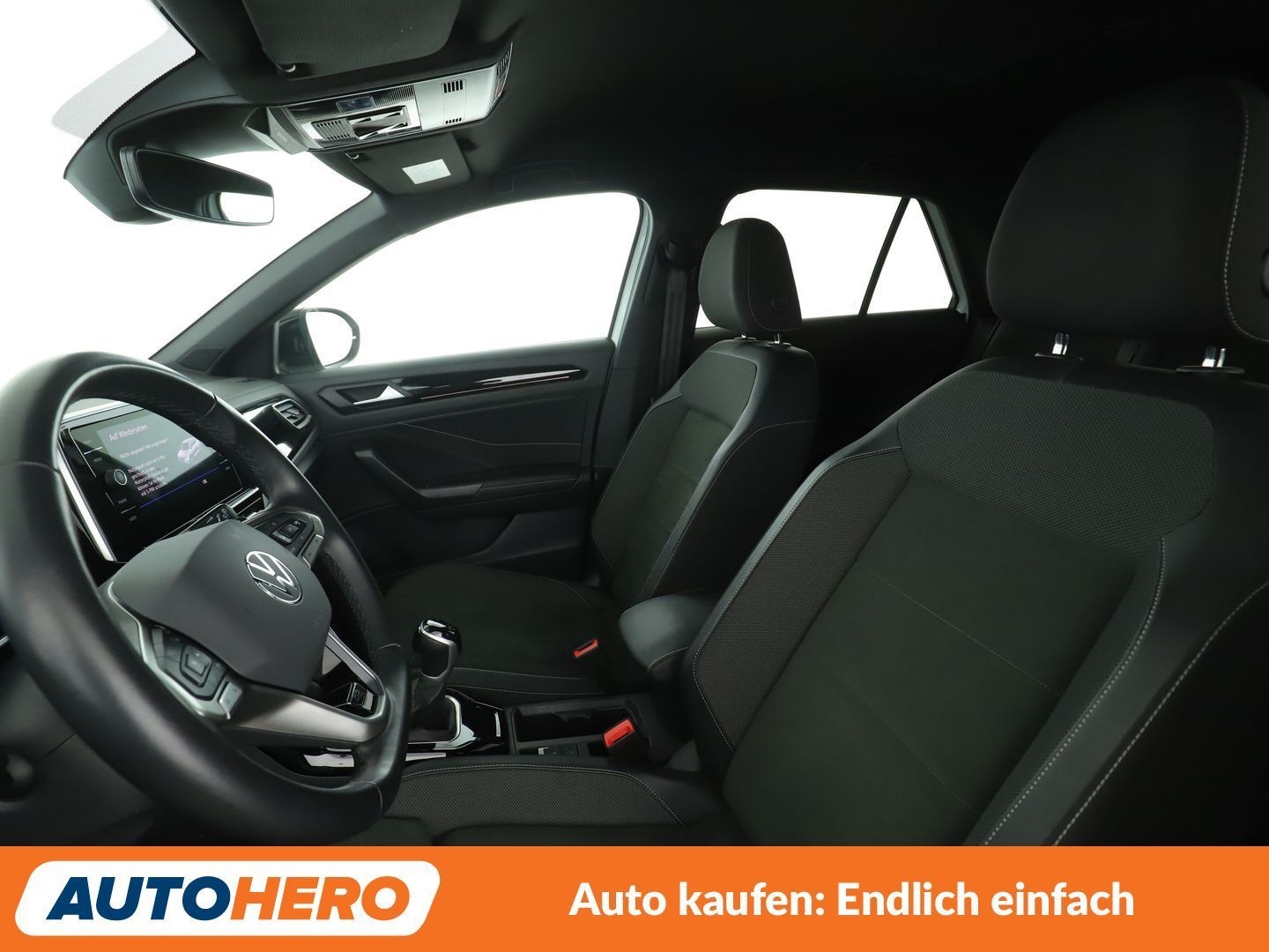 Volkswagen T-Roc 2024 г. Белый, пробег 53072 км
