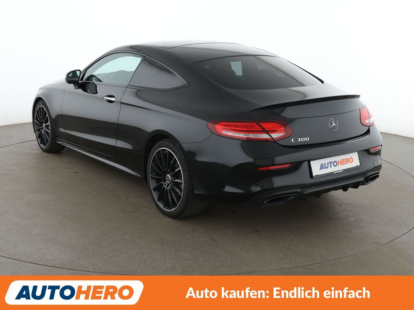 Mercedes-Benz C 300 2023 г. Чёрный, пробег 31830 км