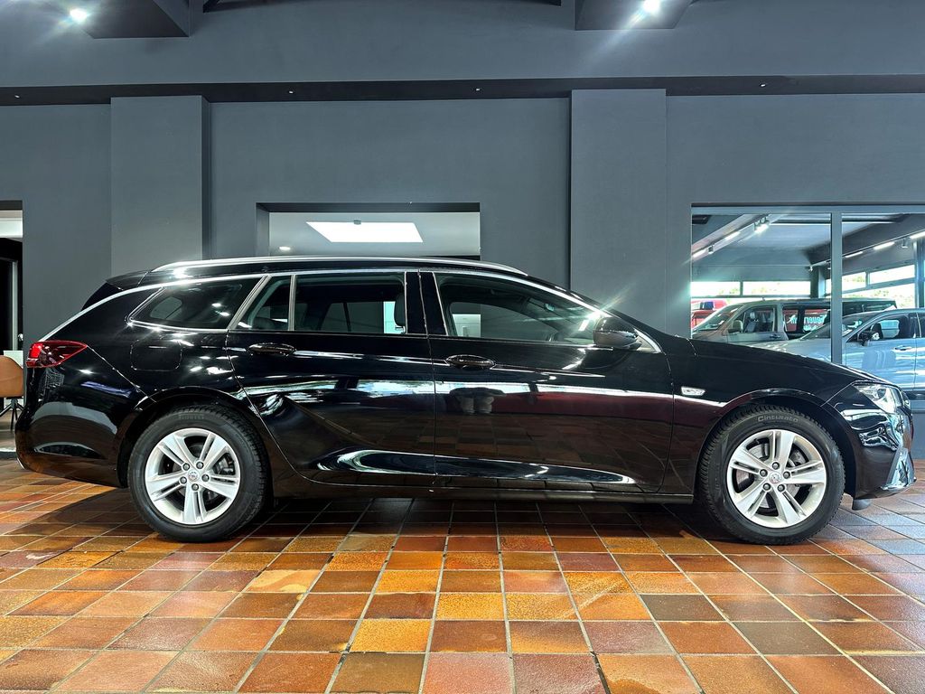 Opel Insignia 2022 г. Чёрный, пробег 39435 км